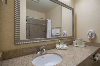 Holiday Inn Express And Suites Bakersfield Central By Ihg,Death Valley>>Bakersfield,3 star