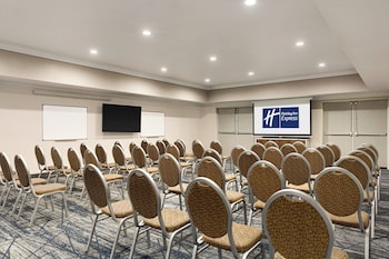 holiday inn express and suites bakersfield central by ihg