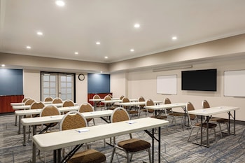 holiday inn express and suites bakersfield central by ihg