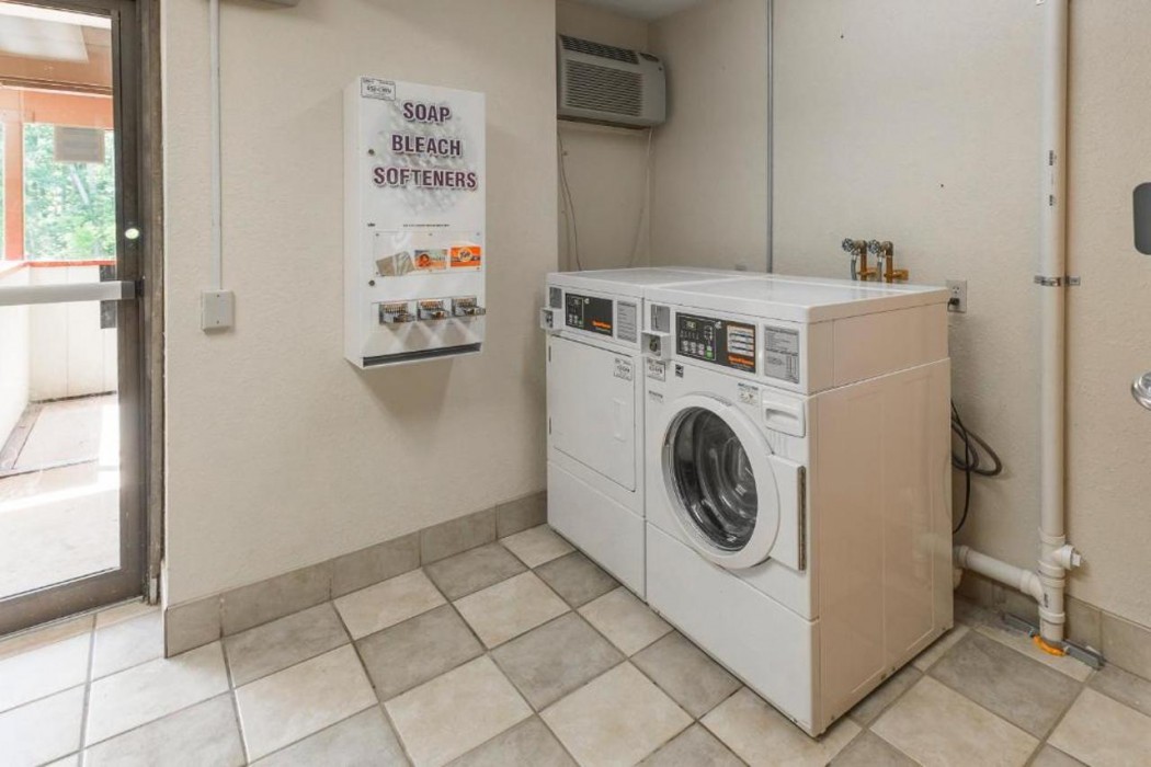 red roof inn plus wilmington newark