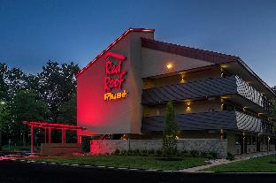 red roof inn plus wilmington newark