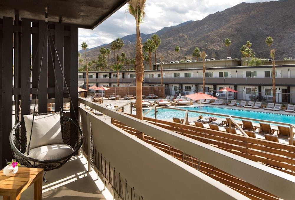 v palm springs