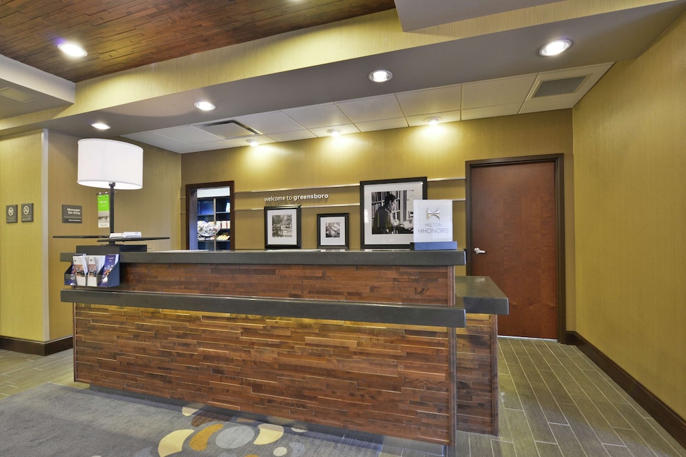 hampton inn and suites greensboro coliseum area