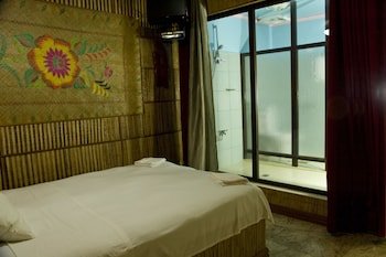 kokomos hotel and restaurant