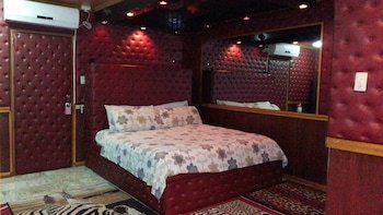 kokomos hotel and restaurant