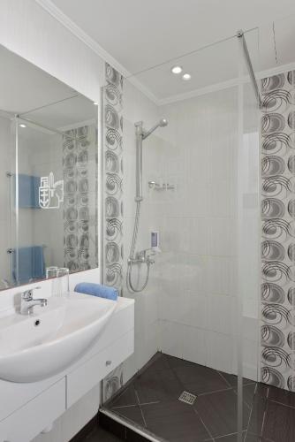 napa prince hotel apartments