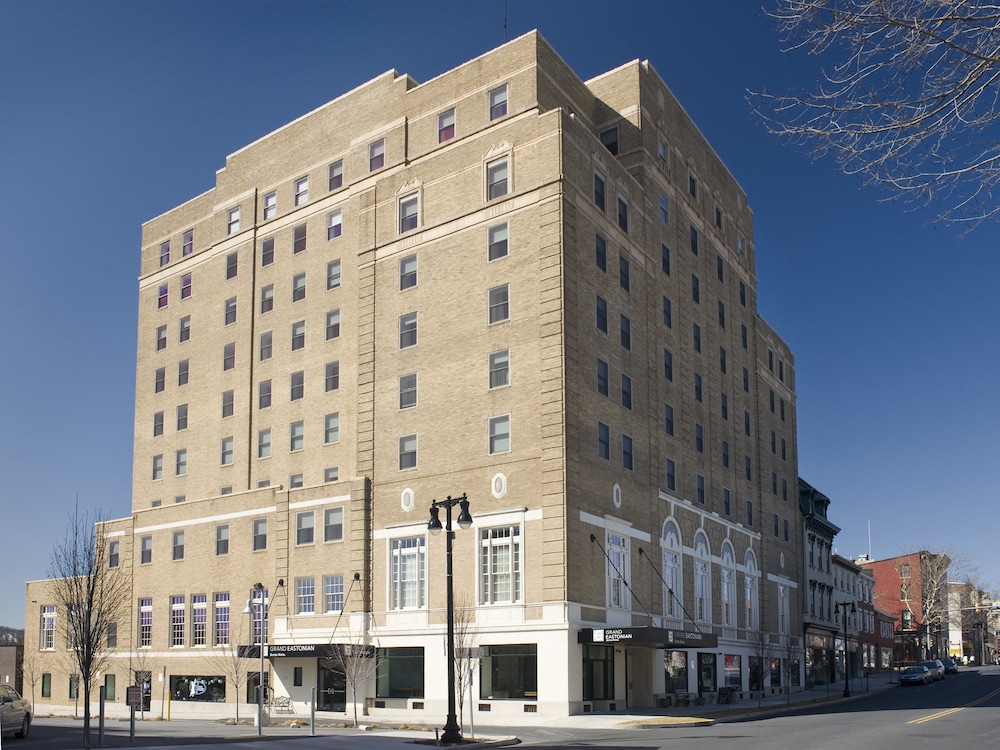 grand eastonian hotel and suites