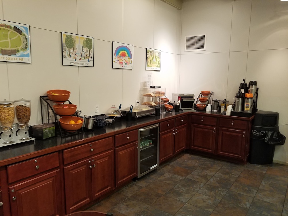 grand eastonian hotel and suites