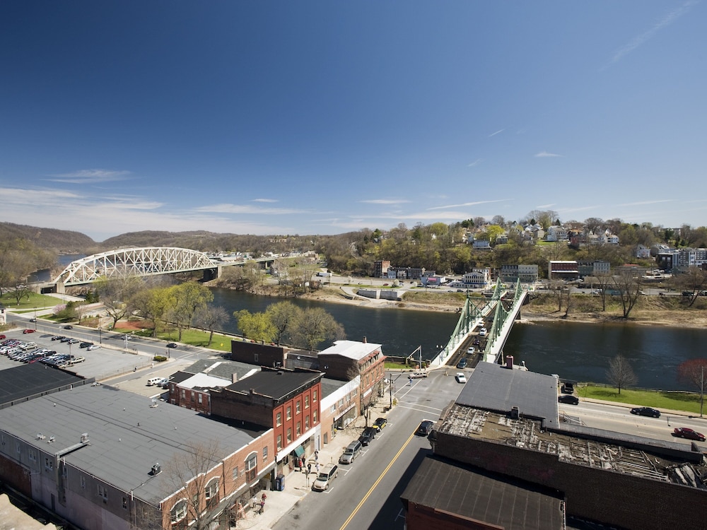 grand eastonian hotel and suites