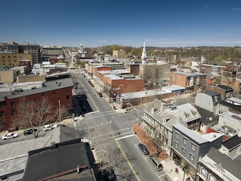 grand eastonian hotel and suites