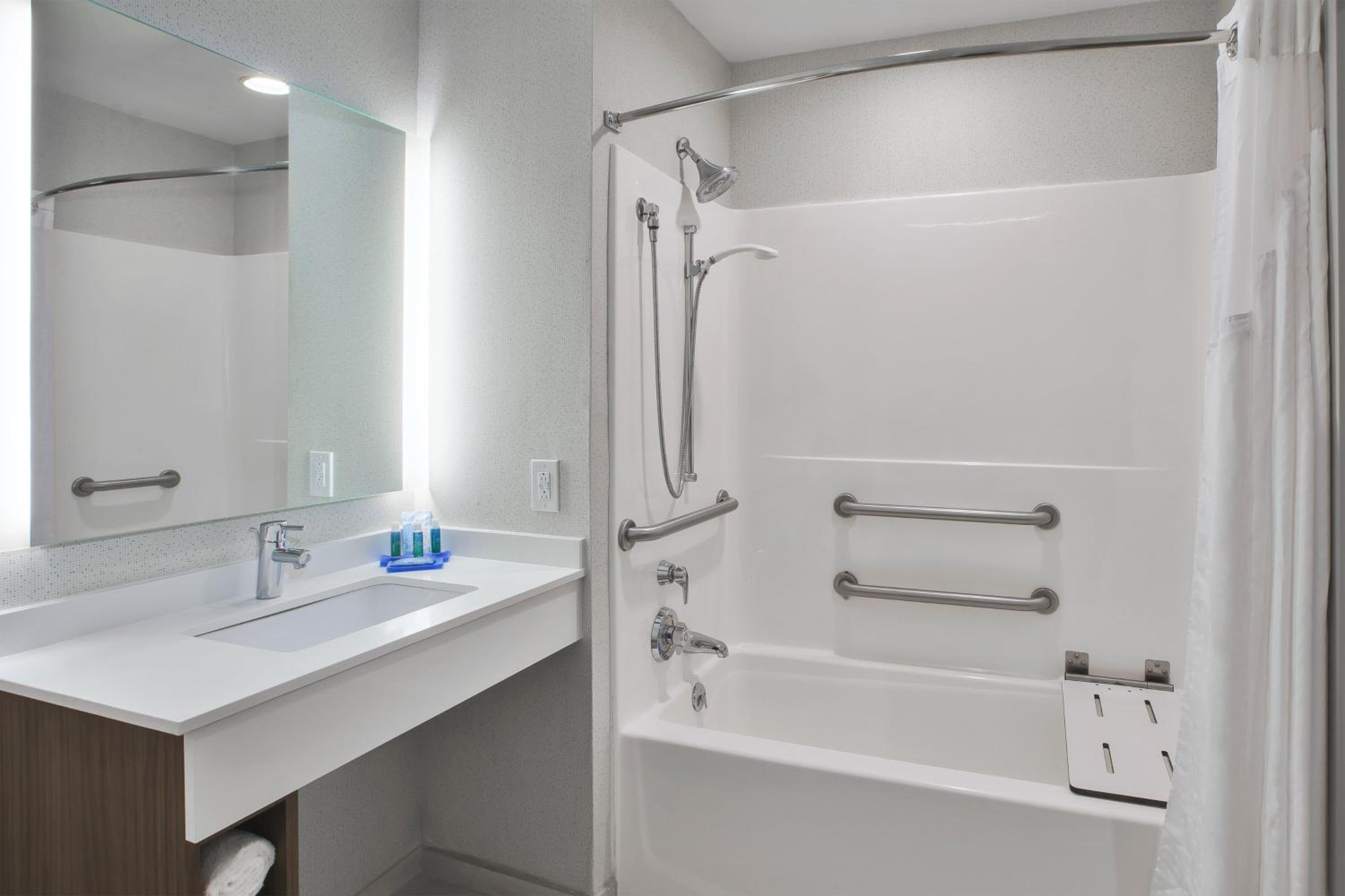 holiday inn express and suites rochester victor