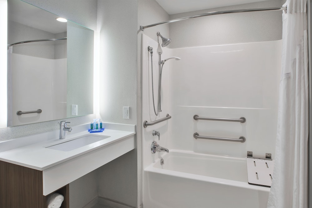 holiday inn express and suites rochester victor