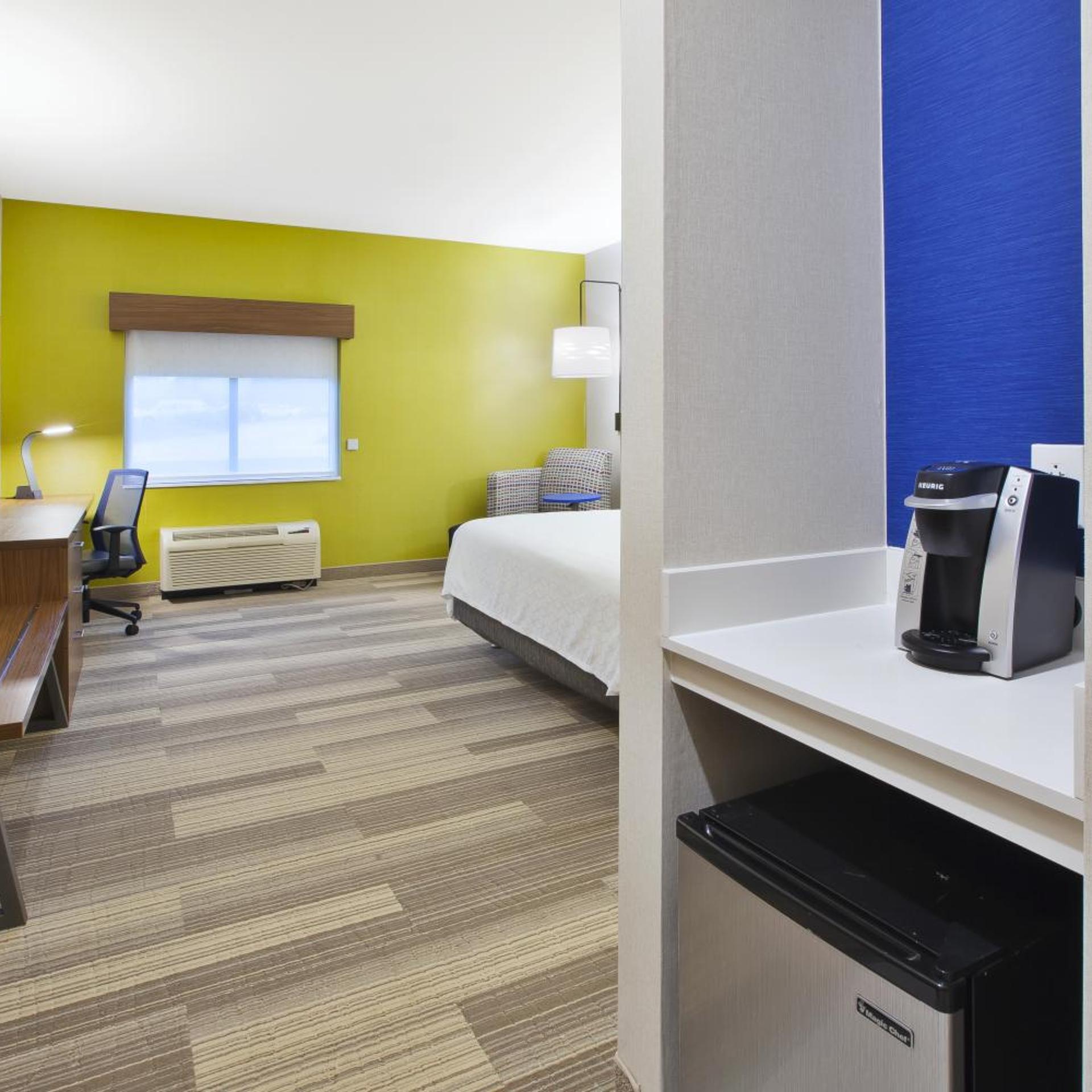 holiday inn express and suites rochester victor