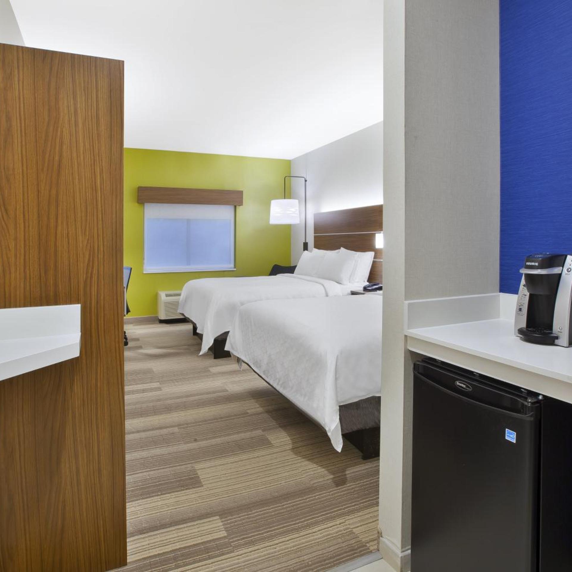 holiday inn express and suites rochester victor