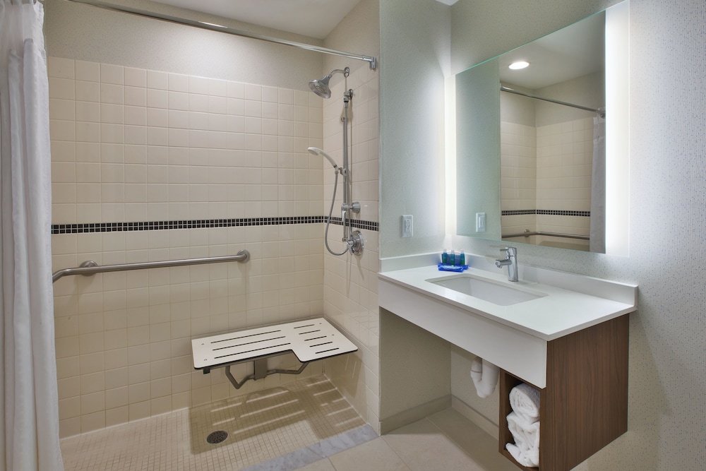 holiday inn express and suites rochester victor