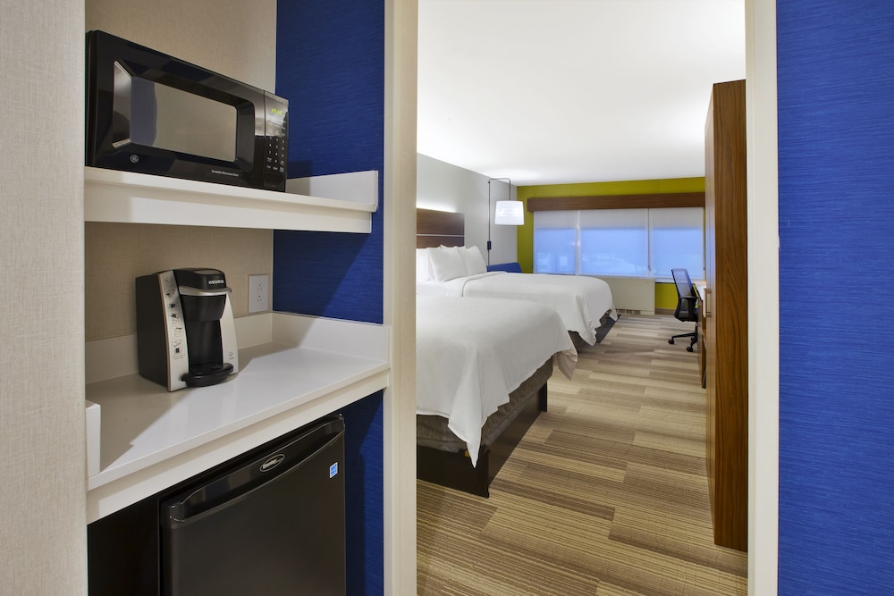 holiday inn express and suites rochester victor