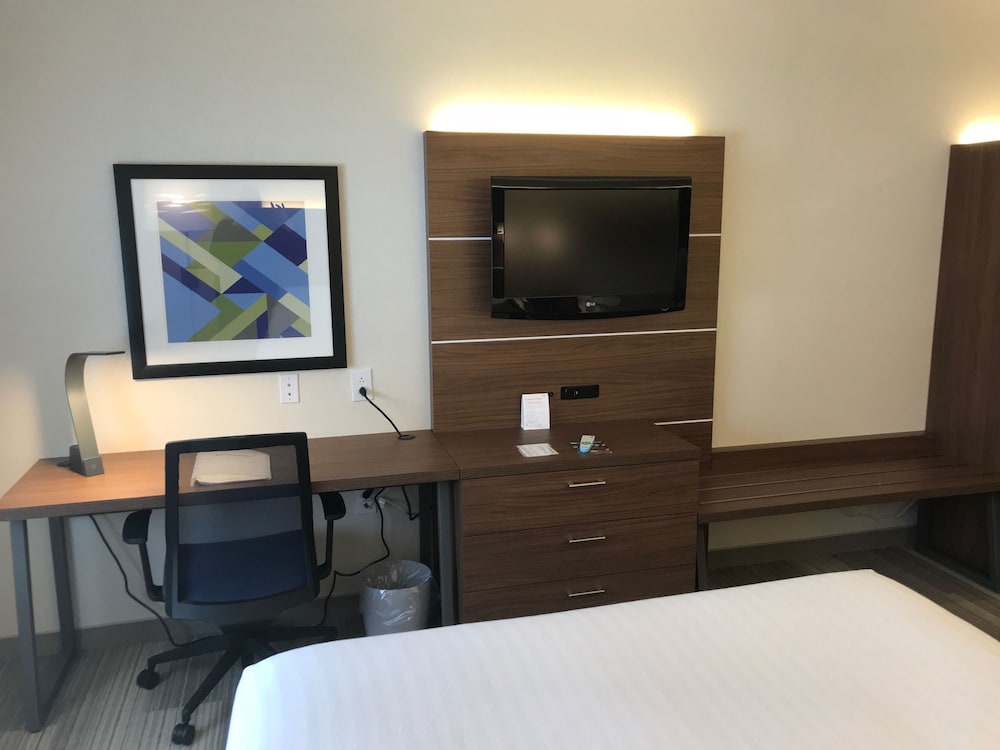 holiday inn express and suites rochester victor
