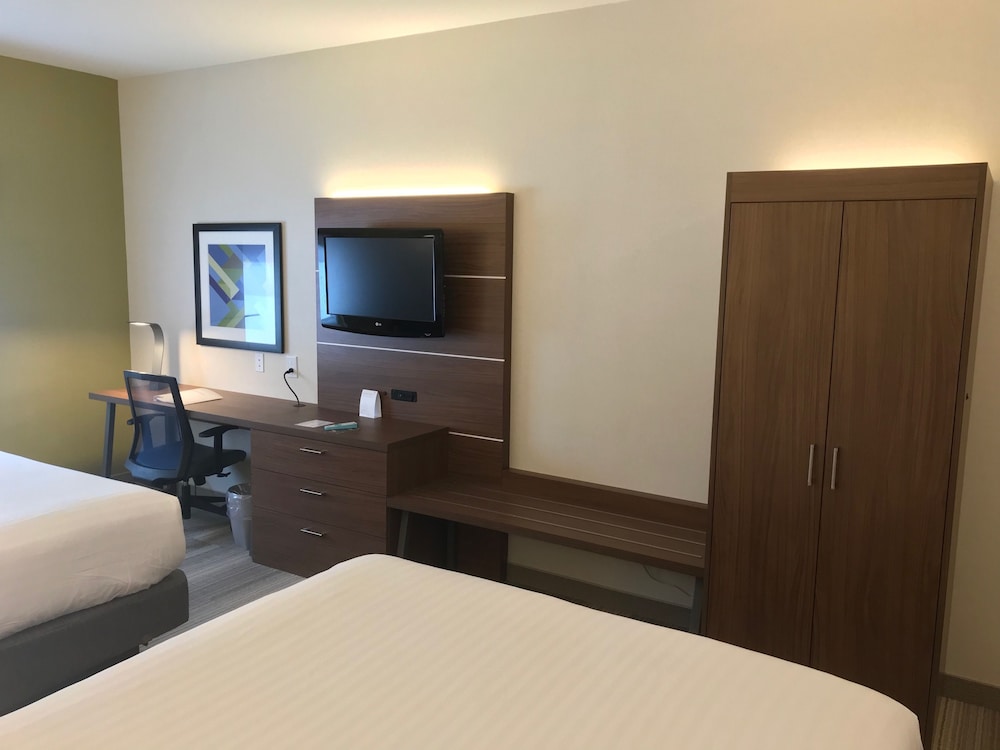 holiday inn express and suites rochester victor
