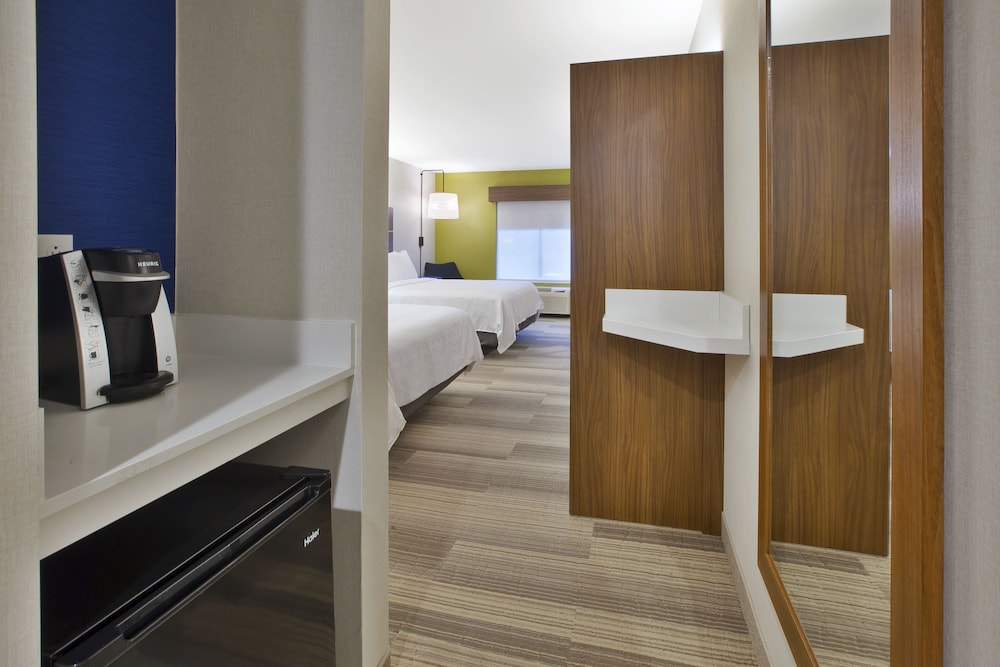 holiday inn express and suites rochester victor