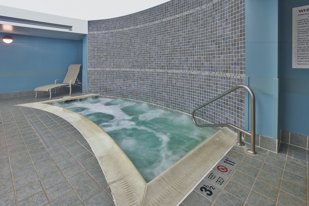 holiday inn express and suites rochester victor