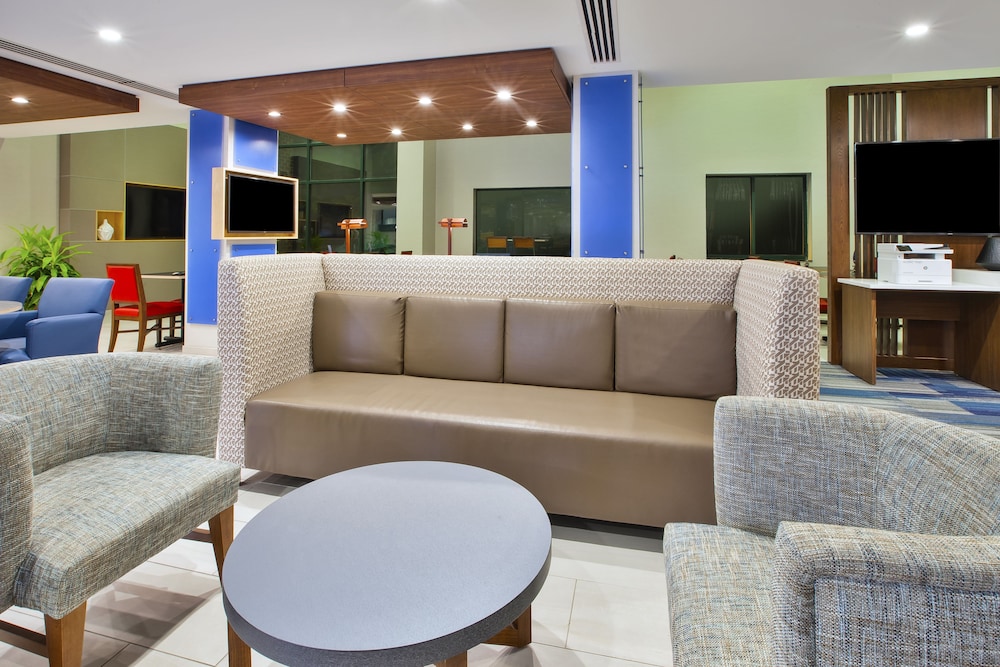 holiday inn express and suites rochester victor