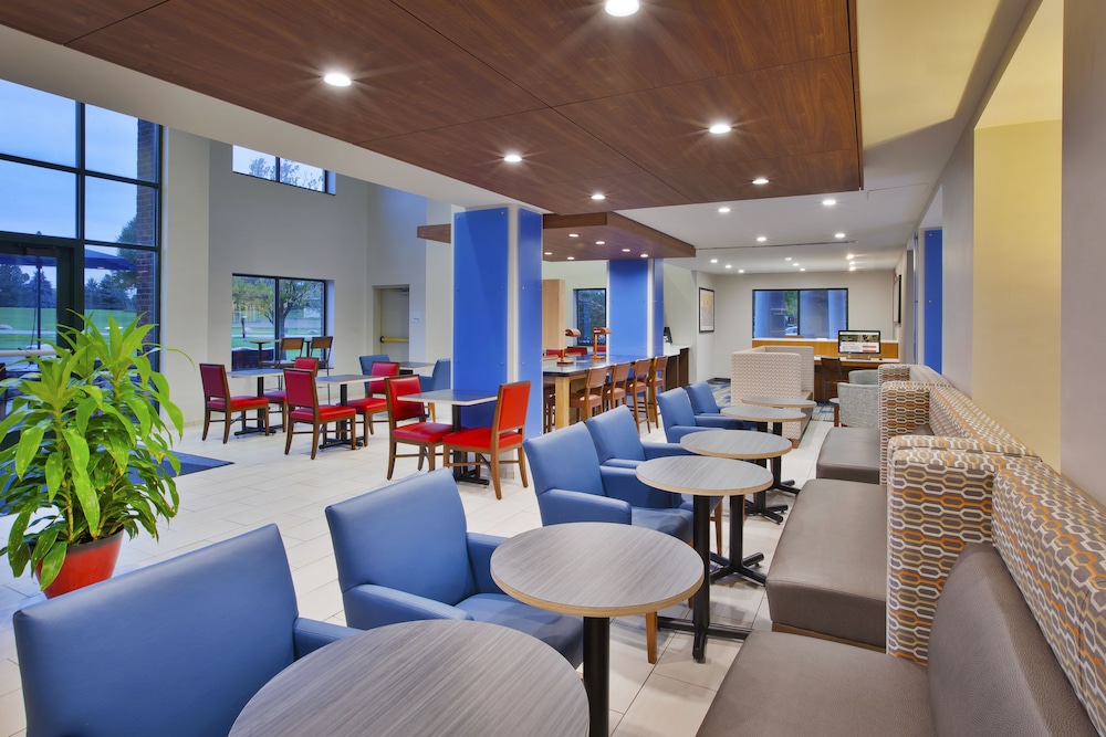 holiday inn express and suites rochester victor
