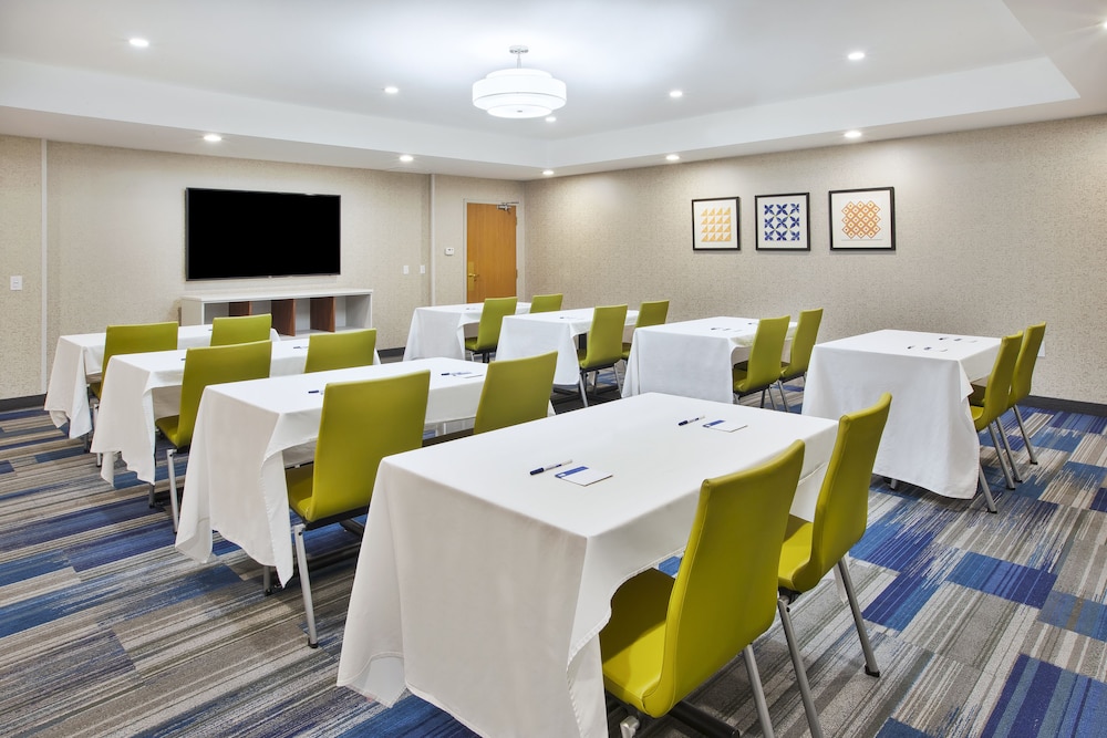 holiday inn express and suites rochester victor