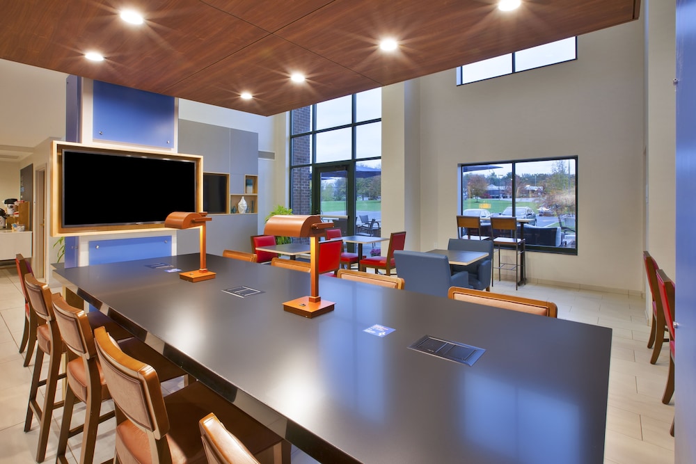 holiday inn express and suites rochester victor