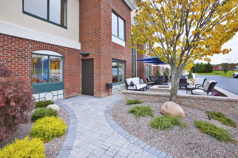 holiday inn express and suites rochester victor