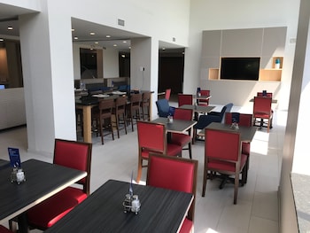 holiday inn express and suites rochester victor