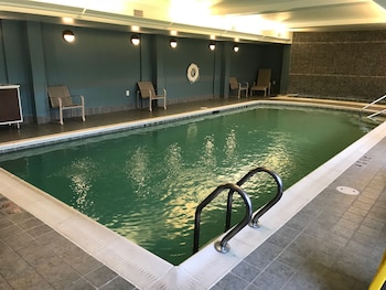 holiday inn express and suites rochester victor