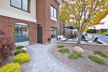 holiday inn express and suites rochester victor