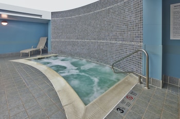 holiday inn express and suites rochester victor