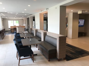 holiday inn express and suites rochester victor