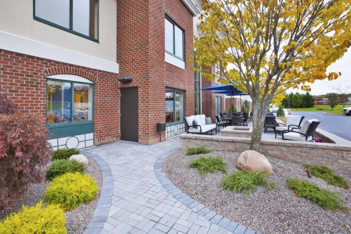 holiday inn express and suites rochester victor