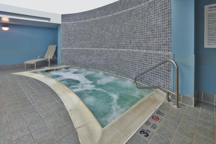 holiday inn express and suites rochester victor