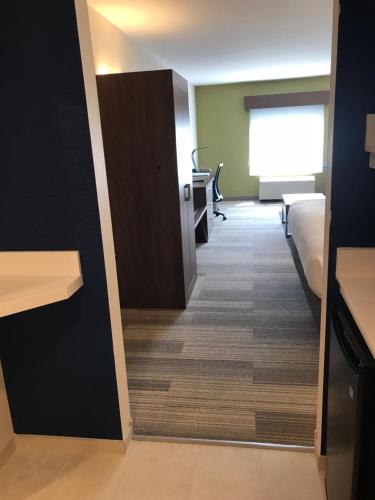 holiday inn express and suites rochester victor