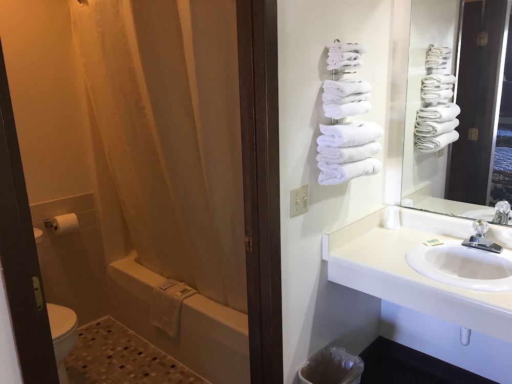 Thunderbird Motor Inn Baraboo,Sauk County>>Baraboo,2 star