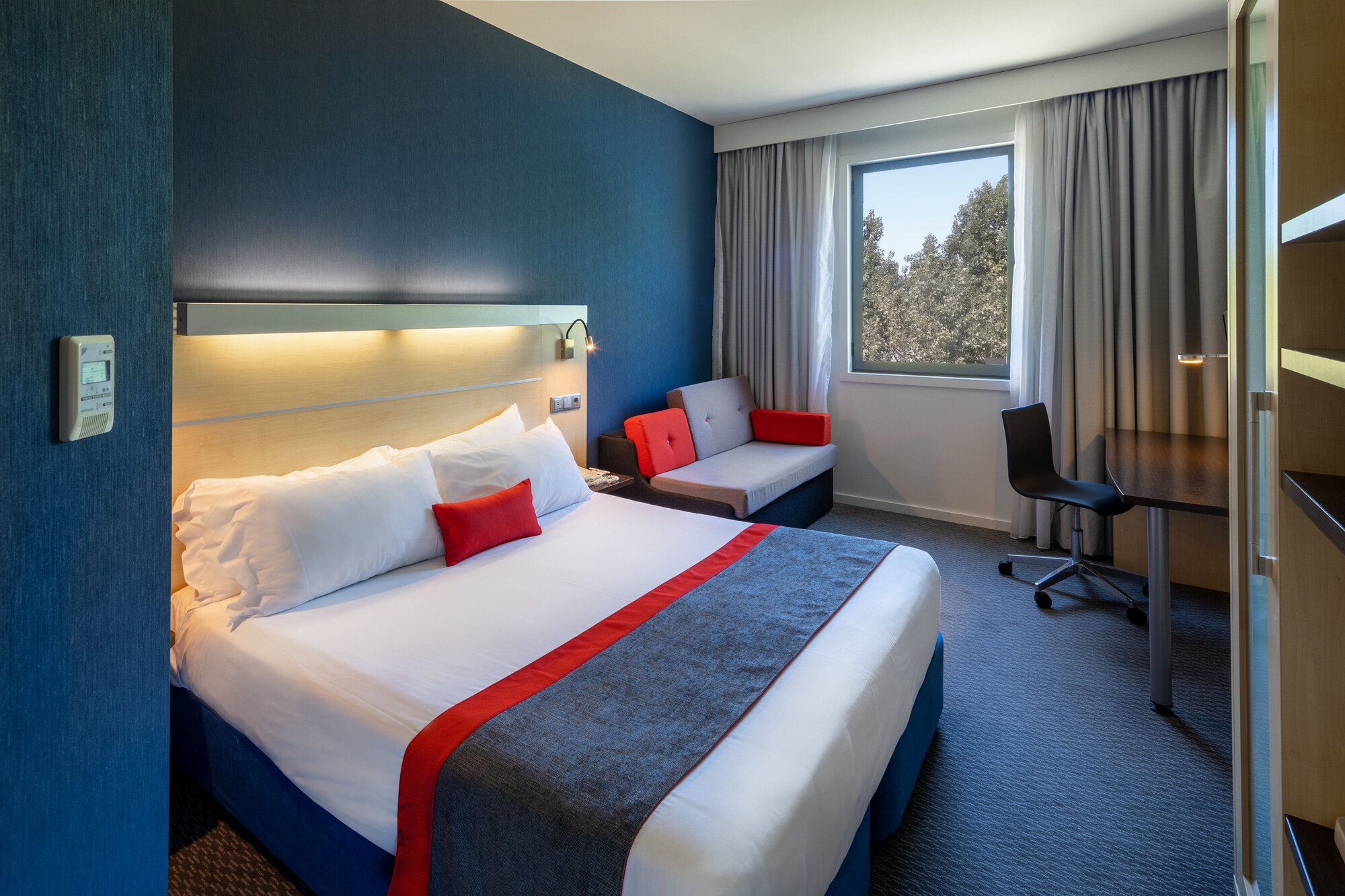 holiday inn express porto exponor by ihg
