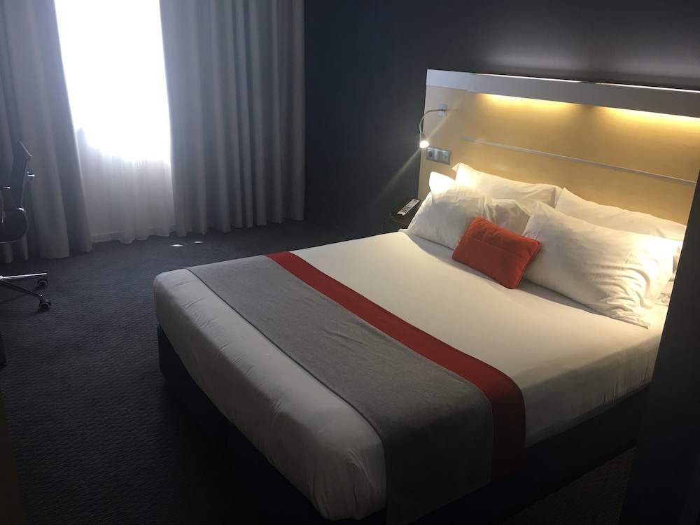 holiday inn express porto exponor by ihg