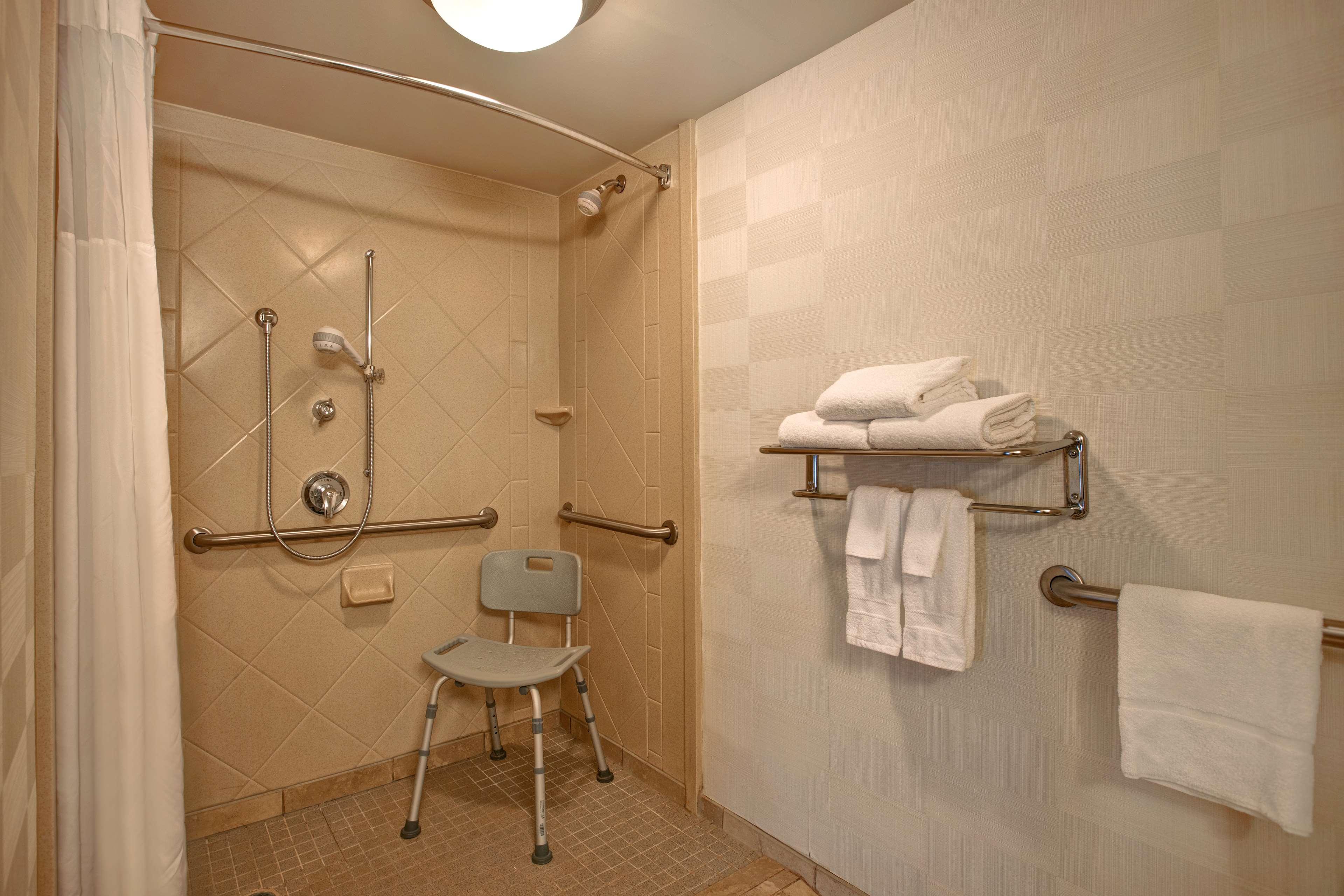 hampton inn and suites greenville downtown riverplace