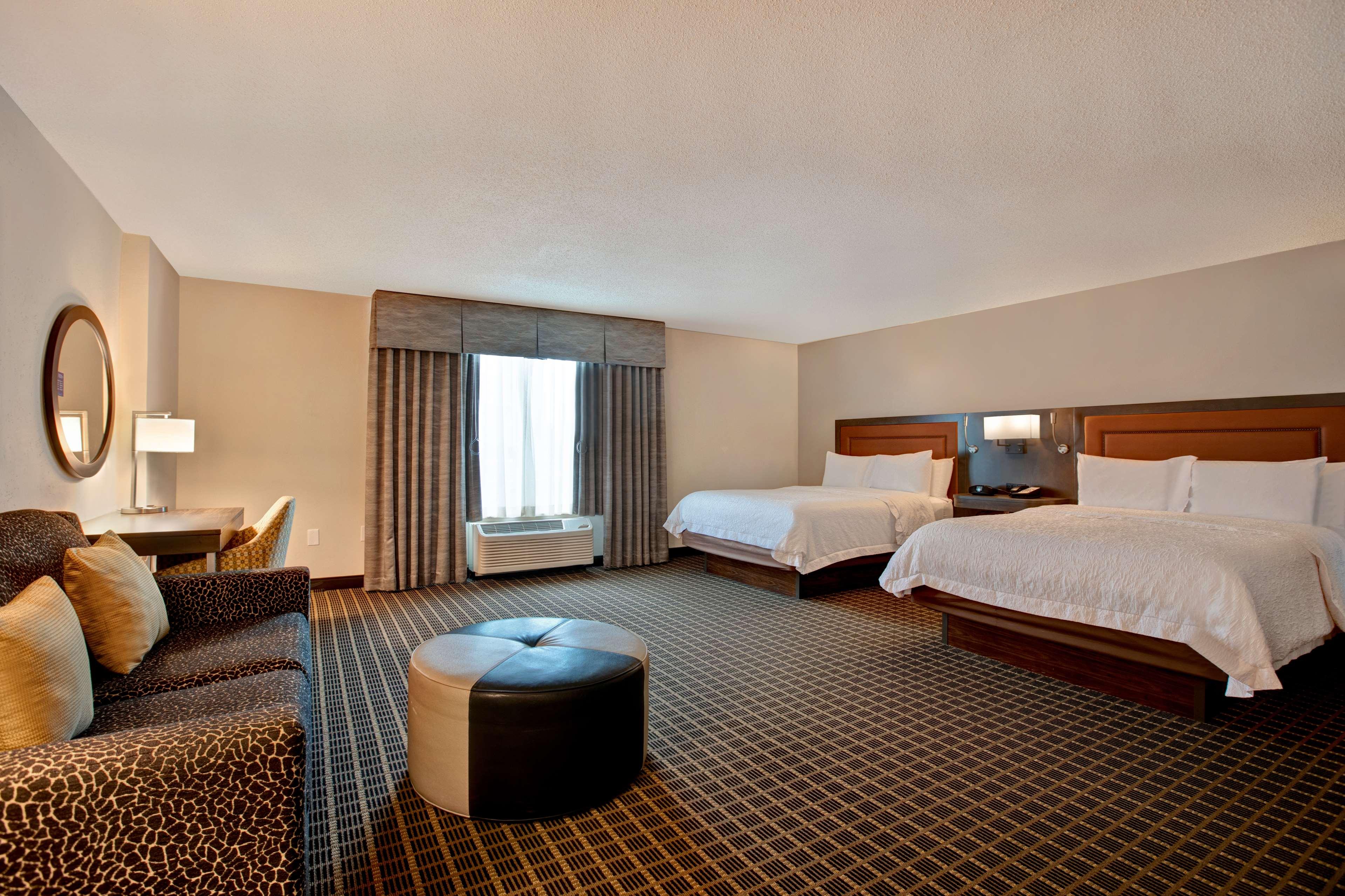 hampton inn and suites greenville downtown riverplace