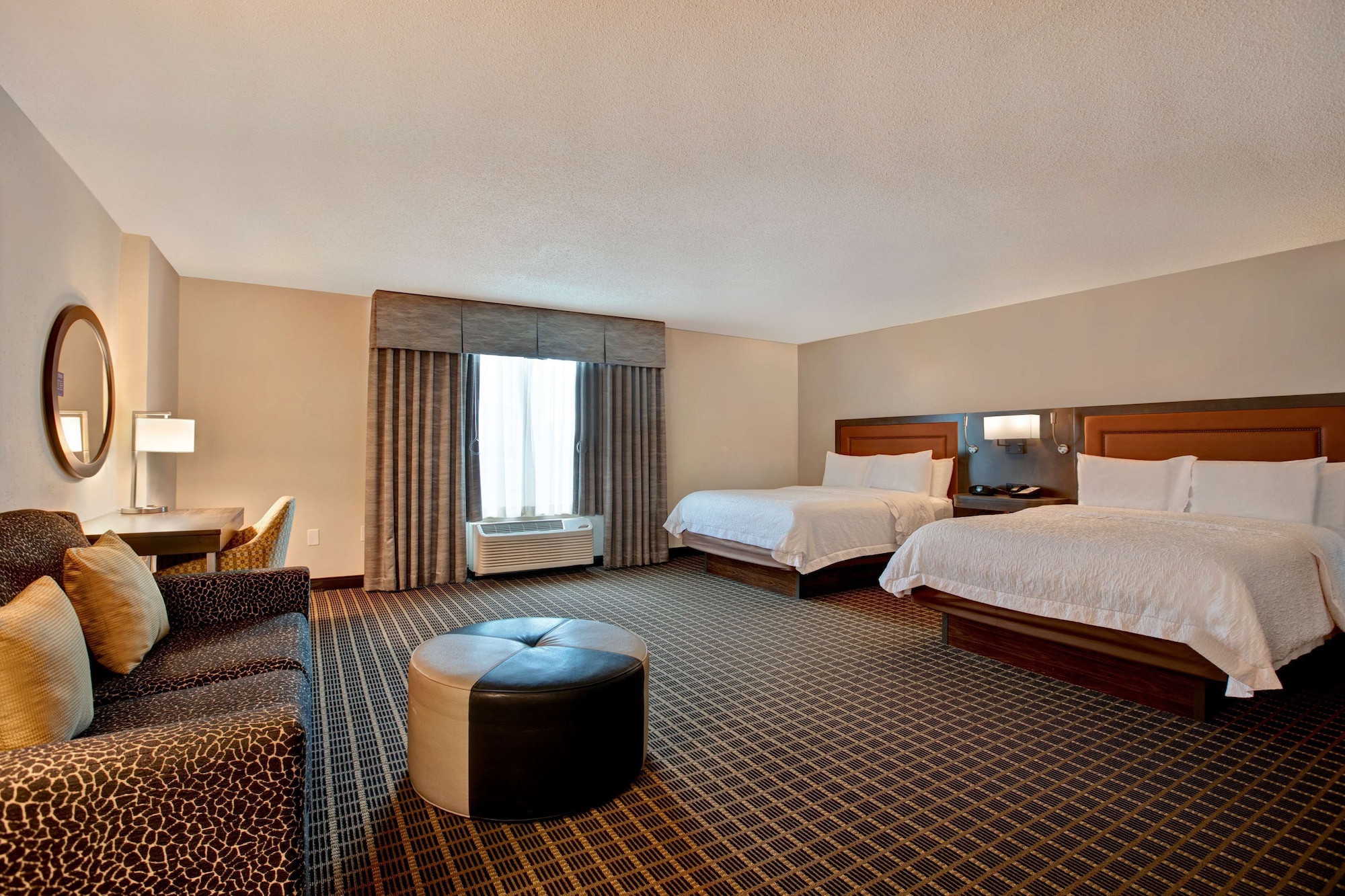 hampton inn and suites greenville downtown riverplace