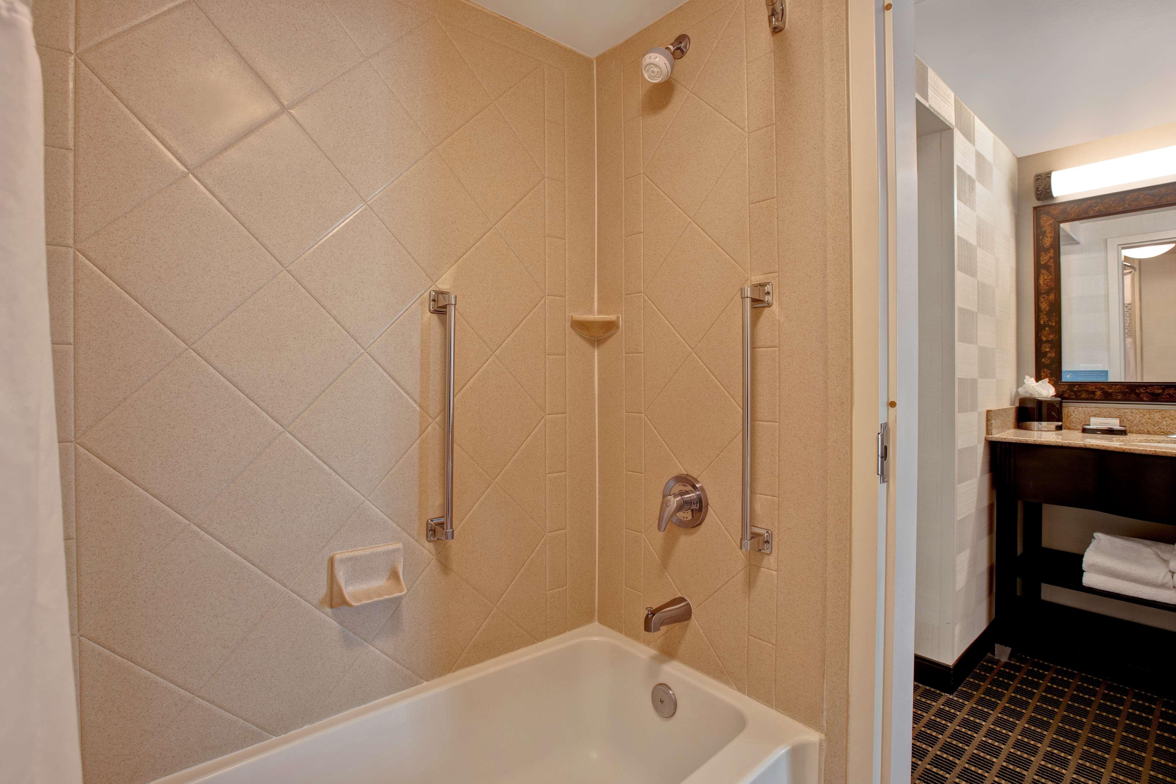 hampton inn and suites greenville downtown riverplace
