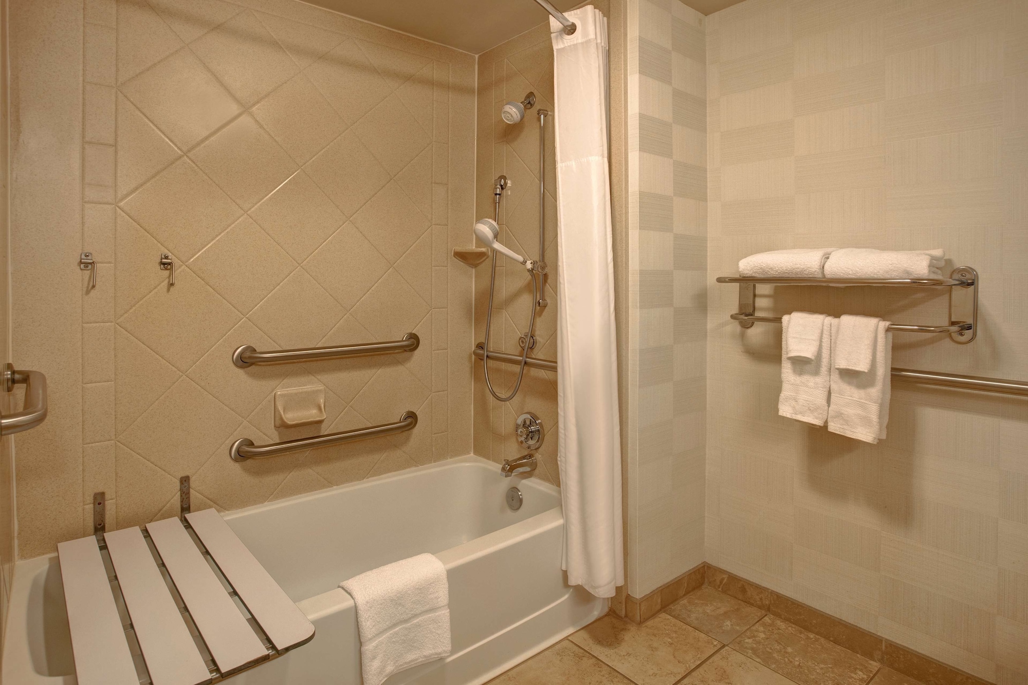 hampton inn and suites greenville downtown riverplace