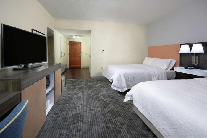hampton inn and suites clinton i 26