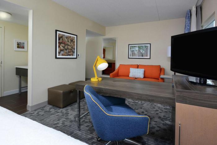 hampton inn and suites clinton i 26
