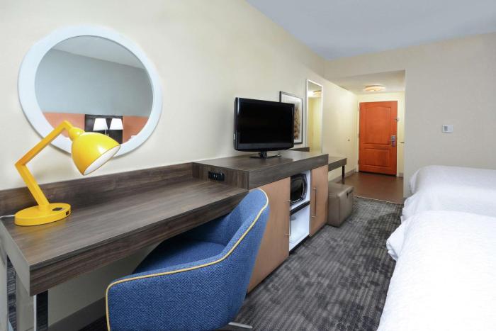 hampton inn and suites clinton i 26