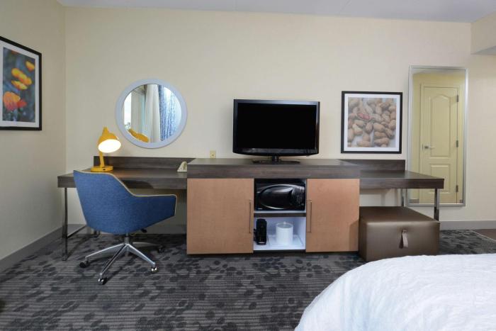 hampton inn and suites clinton i 26