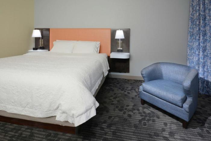 hampton inn and suites clinton i 26